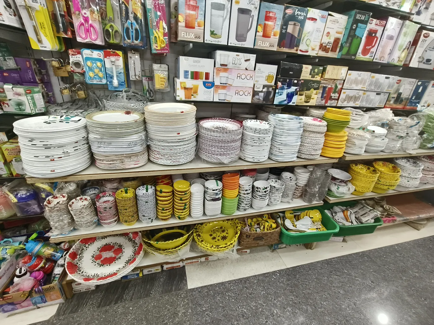 Dinnerware & serving at SRK in Tumakuru