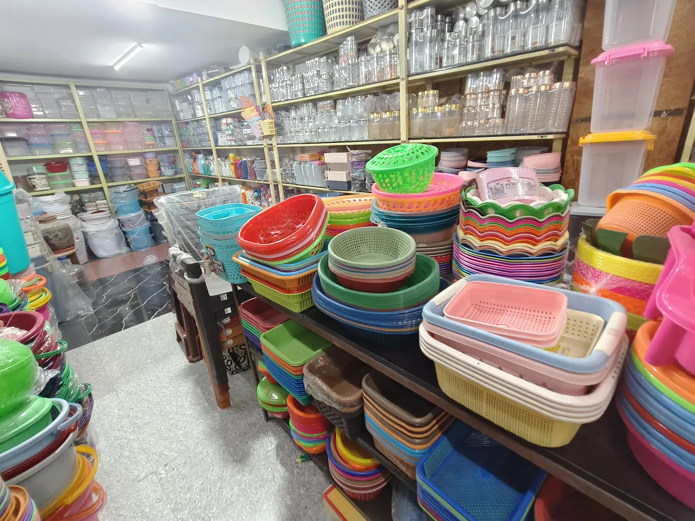 Plasticware aisle at SRK in Tumakuru