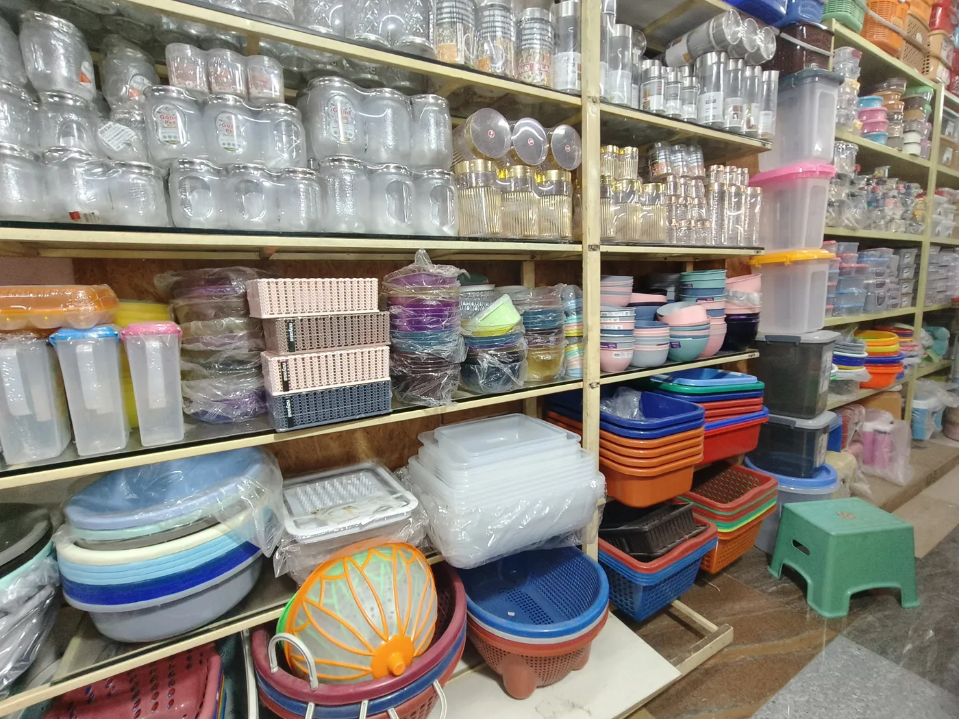 Glassware & plasticware at SRK in Tumakuru