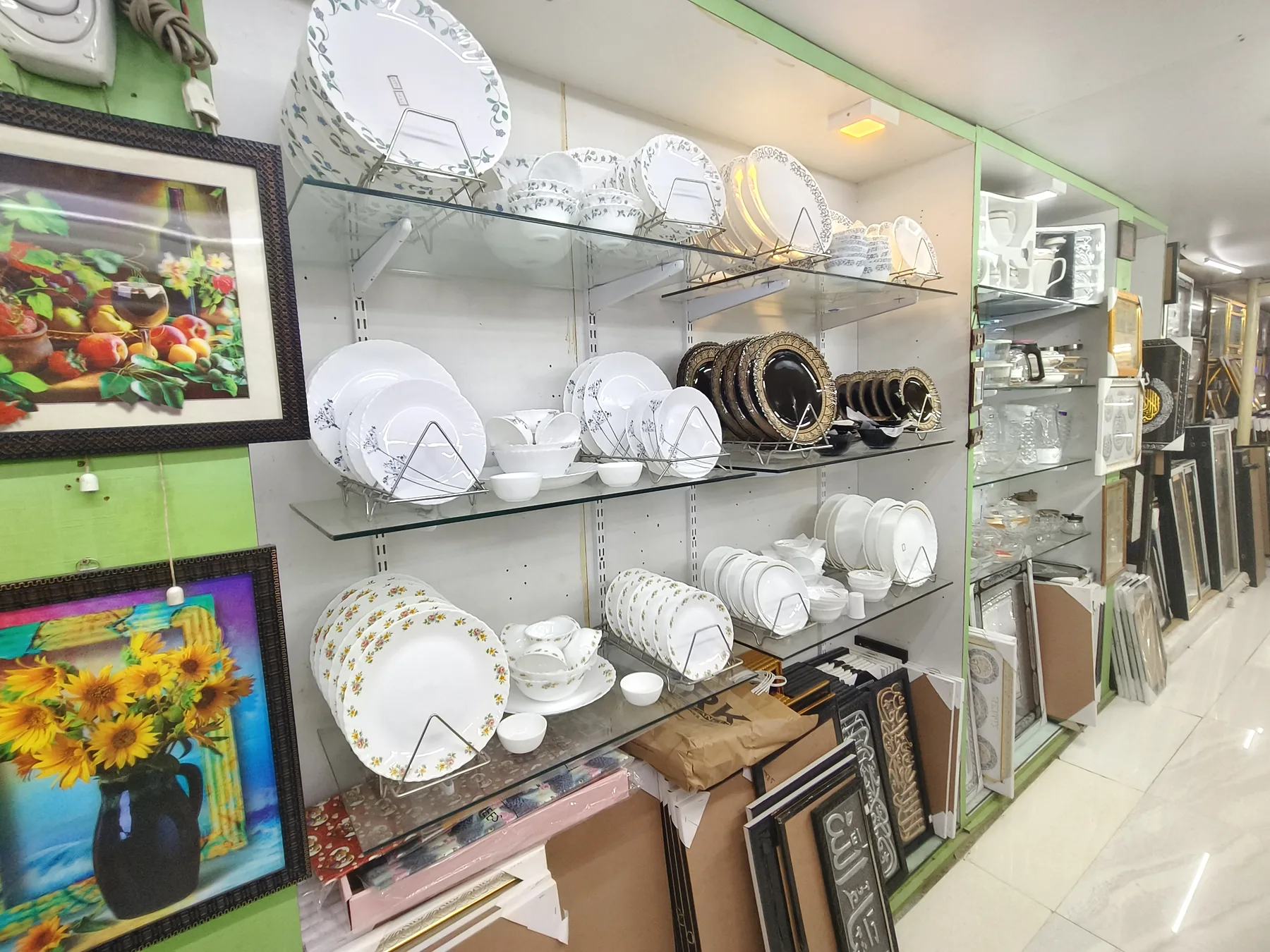 Dinnerware, serveware, gifts and decorative pieces in a refined retail display